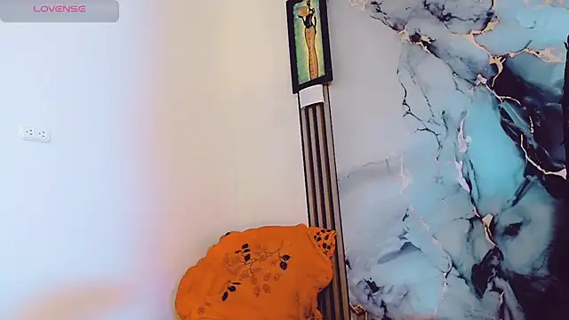 khiara moretti online show from 11-17-25, 11:47