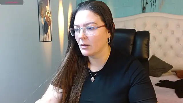 MsJossie online show from 04-19-26, 03:51