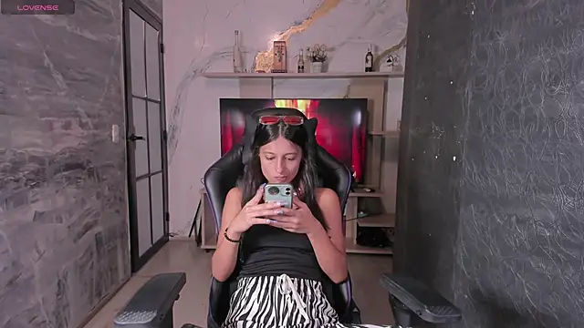 Agathaargent  online show from 11-19-25, 08:20