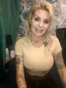 Ninasweden online show from 12-17-25, 09:09