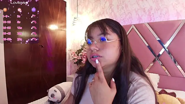 Snapshot of Miaa_Smiith1 chatting on 03-18-25, 03:22 Miaa Smiith1 online show from 03-18-25, 03:22