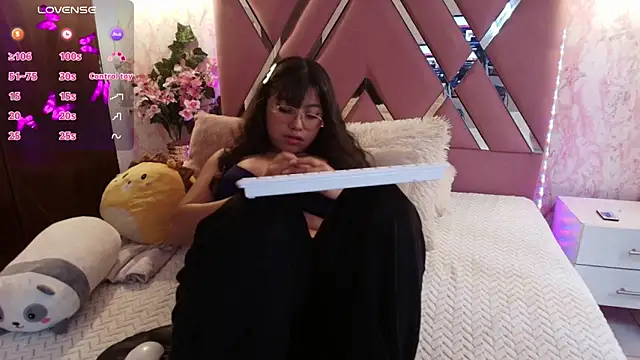 Snapshot of Miaa_Smiith1 chatting on 03-08-25, 03:24 Miaa Smiith1 online show from 03-08-25, 03:24