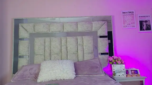 Sara Greey online show from 03-24-26, 01:55