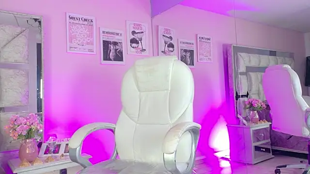 Sara Greey online show from 06-25-26, 02:11