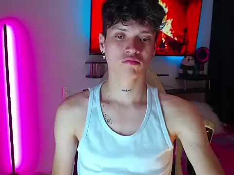 Snapshot of bigdick_latino chatting on 09-11-25, 11:27 bigdick latino online show from 09-11-25, 11:27