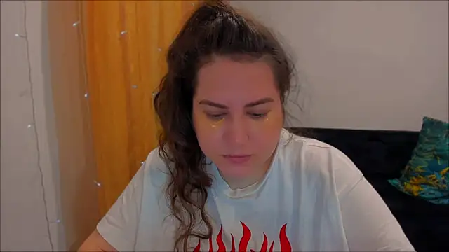 Snapshot of _madalexa_ chatting on 12-29-24, 03:13  madalexa  online show from 12-29-24, 03:13