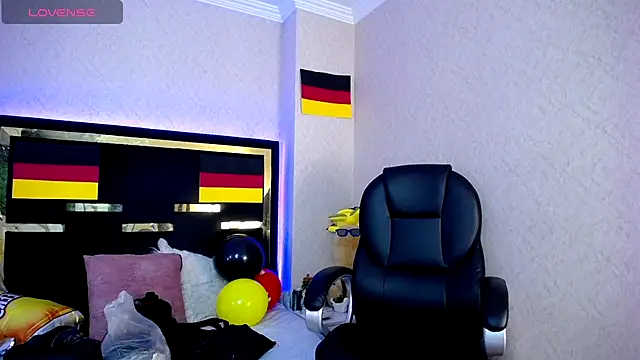 Snapshot of Moon_Water__ chatting on 09-30-25, 11:49 Moon Water online show from 09-30-25, 11:49