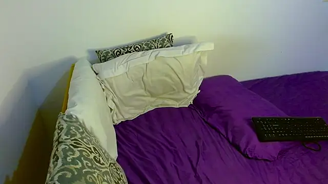 Snapshot of samanta_r_ chatting on 10-01-25, 05:50 samanta r online show from 10-01-25, 05:50