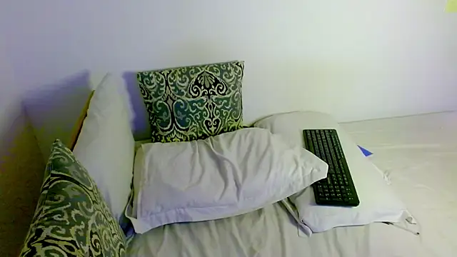 Snapshot of samanta_r_ chatting on 04-30-26, 08:57 samanta r online show from 04-30-26, 08:57