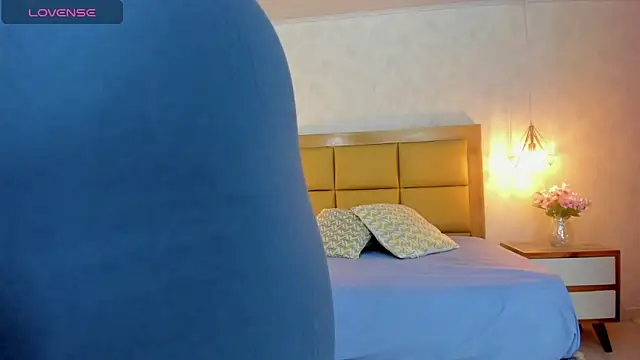 LARSONMIA online show from 10-31-25, 12:46