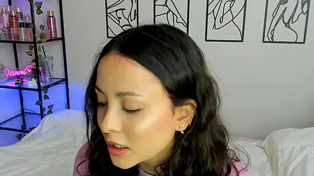 Megan Rodrigo online show from 09-28-25, 08:05