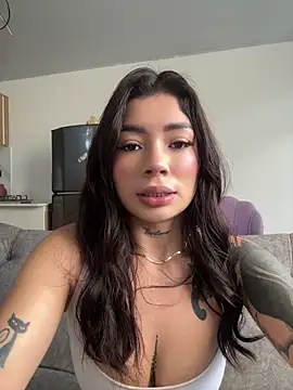 Roxanne 08 online show from 06-27-26, 04:57