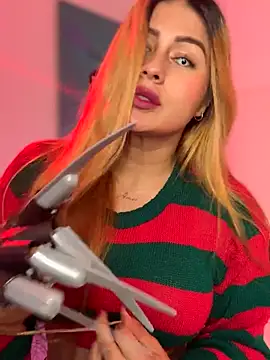 Snapshot of Amber_Martins_ chatting on 10-21-25, 01:27 Amber Martins online show from 10-21-25, 01:27