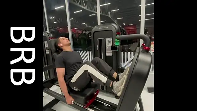 Snapshot of Tom_blunt96 chatting on 03-03-26, 08:32 Tom blunt96 online show from 03-03-26, 08:32