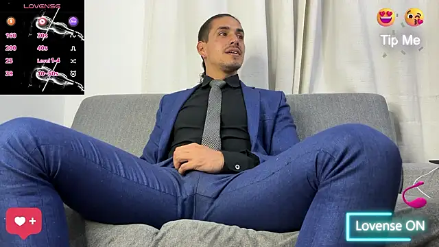 Snapshot of Tom_blunt96 chatting on 02-11-26, 04:56 Tom blunt96 online show from 02-11-26, 04:56