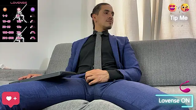 Snapshot of Tom_blunt96 chatting on 02-11-26, 05:02 Tom blunt96 online show from 02-11-26, 05:02