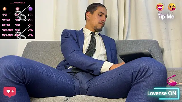 Snapshot of Tom_blunt96 chatting on 02-22-26, 01:52 Tom blunt96 online show from 02-22-26, 01:52