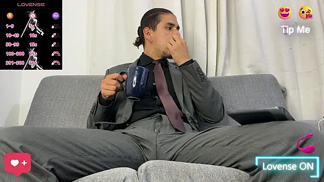 Snapshot of Tom_blunt96 chatting on 02-25-26, 08:25 Tom blunt96 online show from 02-25-26, 08:25