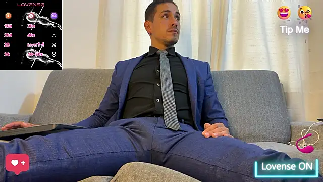 Snapshot of Tom_blunt96 chatting on 02-09-26, 09:57 Tom blunt96 online show from 02-09-26, 09:57