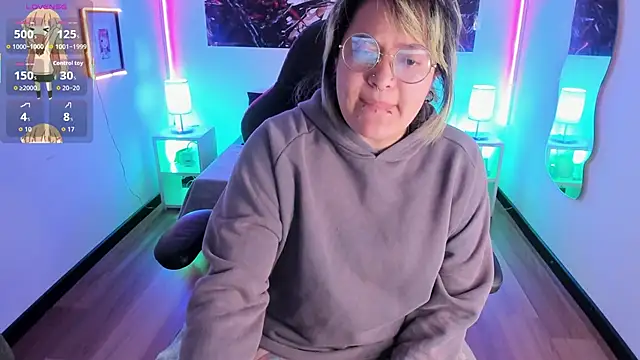 lucky-leah online show from 10-25-25, 03:49