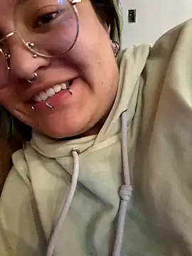 lucky-leah online show from 11-07-25, 04:06