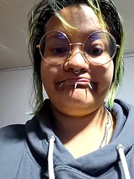Snapshot of lucky-leah chatting on 10-15-25, 03:49 lucky-leah online show from 10-15-25, 03:49