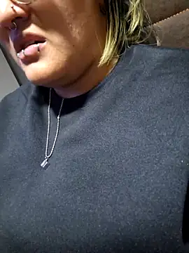 lucky-leah online show from 12-04-25, 04:11