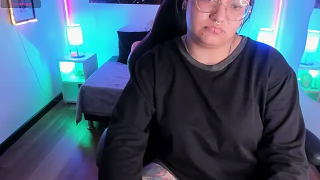 lucky-leah online show from 11-28-25, 03:50