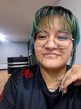 Snapshot of lucky-leah chatting on 07-11-26, 03:18 lucky-leah online show from 07-11-26, 03:18