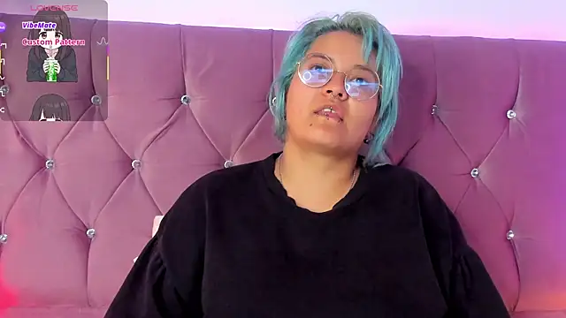 Snapshot of lucky-leah chatting on 03-18-25, 06:39 lucky-leah online show from 03-18-25, 06:39