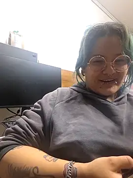 Snapshot of lucky-leah chatting on 07-01-26, 03:18 lucky-leah online show from 07-01-26, 03:18