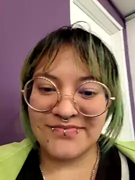 Snapshot of lucky-leah chatting on 09-19-25, 03:54 lucky-leah online show from 09-19-25, 03:54