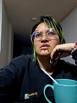Snapshot of lucky-leah chatting on 10-11-25, 03:51 lucky-leah online show from 10-11-25, 03:51