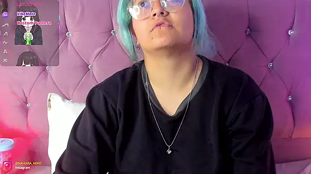 Snapshot of lucky-leah chatting on 03-21-25, 06:38 lucky-leah online show from 03-21-25, 06:38