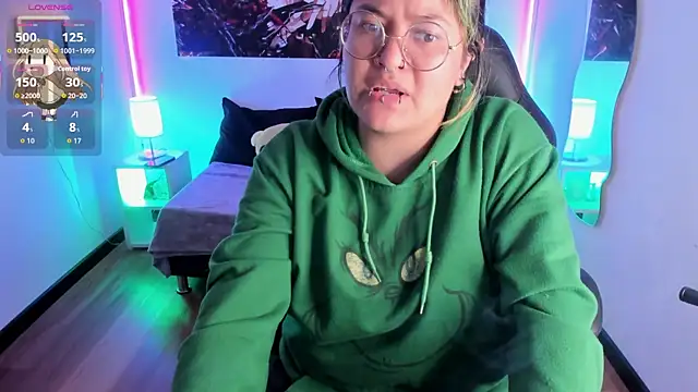 lucky-leah online show from 11-18-25, 04:16