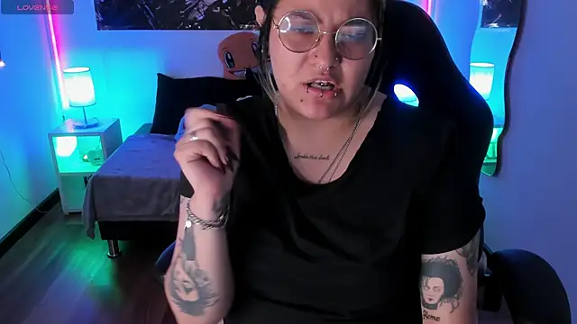 lucky-leah online show from 11-29-25, 03:50