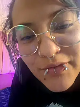 Snapshot of lucky-leah chatting on 06-25-26, 03:48 lucky-leah online show from 06-25-26, 03:48