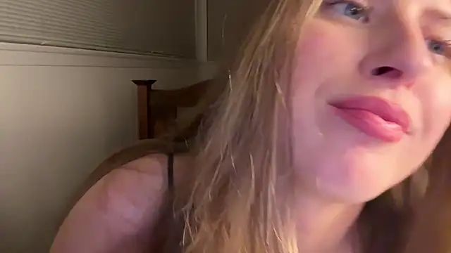 YUMIandbigWOLF online show from 04-21-26, 03:57