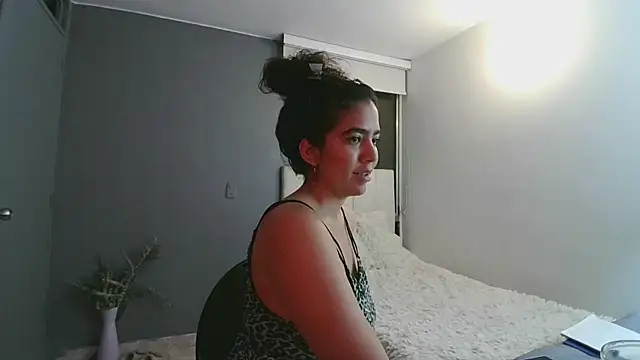 Snapshot of arteverena chatting on 03-10-25, 12:07 arteverena online show from 03-10-25, 12:07