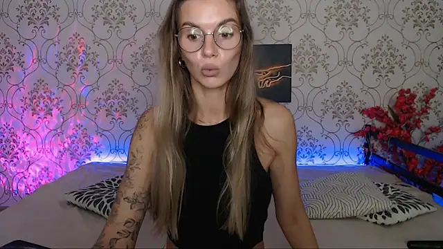 Snapshot of JulDoll chatting on 09-19-25, 02:26 JulDoll online show from 09-19-25, 02:26
