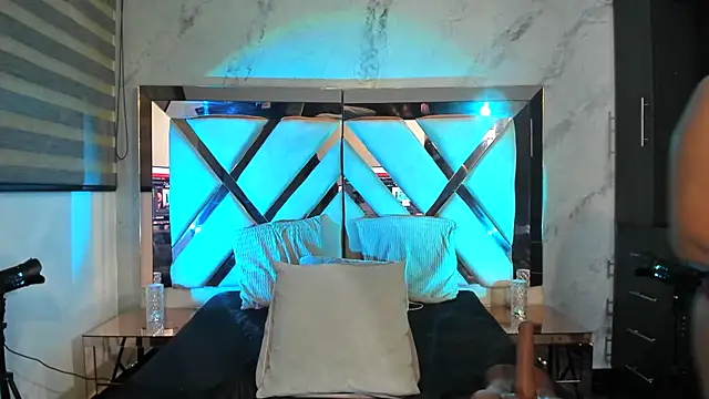 Susy wisee online show from 04-19-26, 03:40