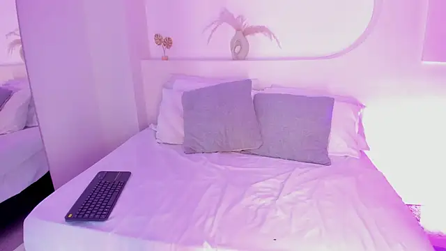 Snapshot of violeta_marinn chatting on 01-27-25, 11:32 violeta marinn online show from 01-27-25, 11:32