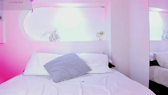 Snapshot of violeta_marinn chatting on 02-14-25, 11:21 violeta marinn online show from 02-14-25, 11:21