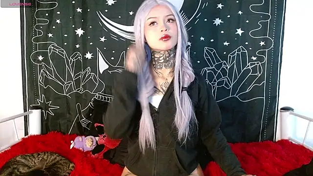 Isabella  dark online show from 10-11-25, 10:55
