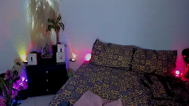 Jeanineescott online show from 09-18-25, 04:04