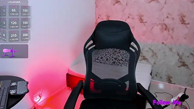 Abbieowenx online show from 11-10-25, 03:06