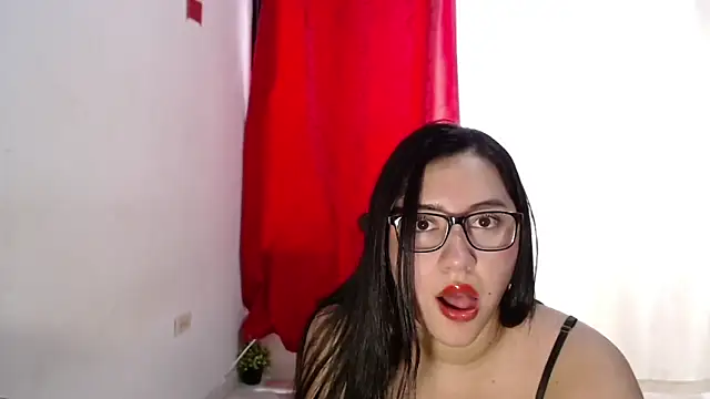 Snapshot of LuciaTomson chatting on 07-01-26, 07:14 LuciaTomson online show from 07-01-26, 07:14