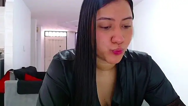 LuciaTomson online show from 05-21-26, 04:04