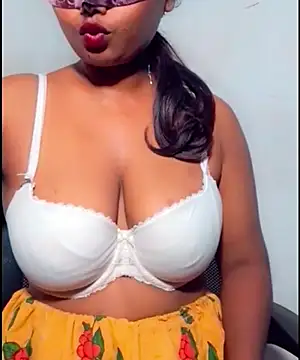 Snapshot of SLteena chatting on 07-02-26, 03:23 SLteena online show from 07-02-26, 03:23