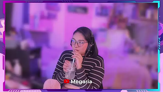 Snapshot of MegariaB chatting on 02-06-26, 04:52 MegariaB online show from 02-06-26, 04:52